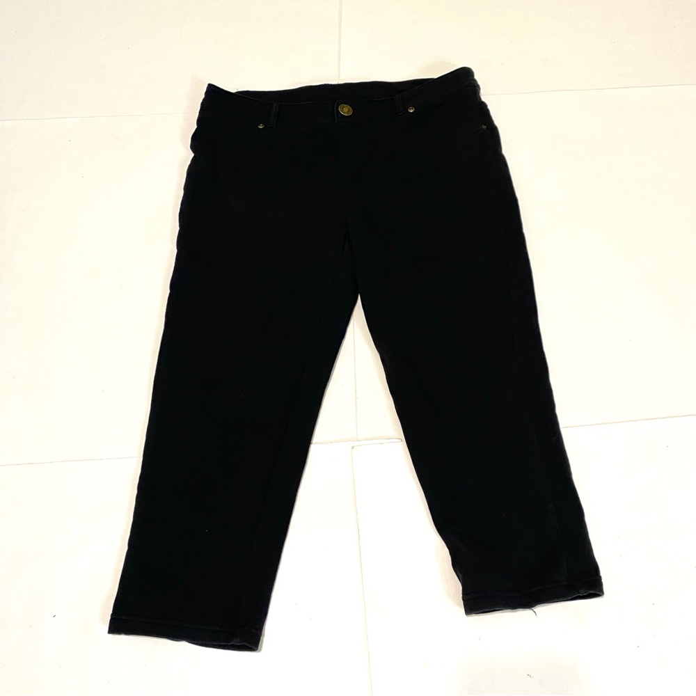 ⭐️Bobbie Brooks Black Capris